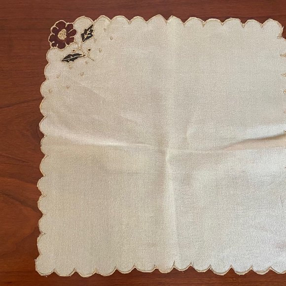 PRECIOUS VINTAGE HANKIES! Set of two! Gorgeous little pieces of art! - Picture 4 of 6